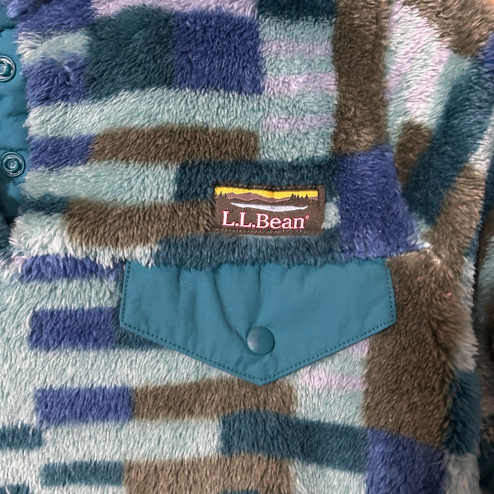 Woman’s L.L. Bean Multicolor Patterned Crewneck S… - image 2